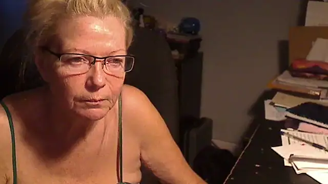 Snapshot of XTRAHORNYONE chatting on March 1, 2:48 am XTRAHORNYONE online show from March 1, 2:48 am