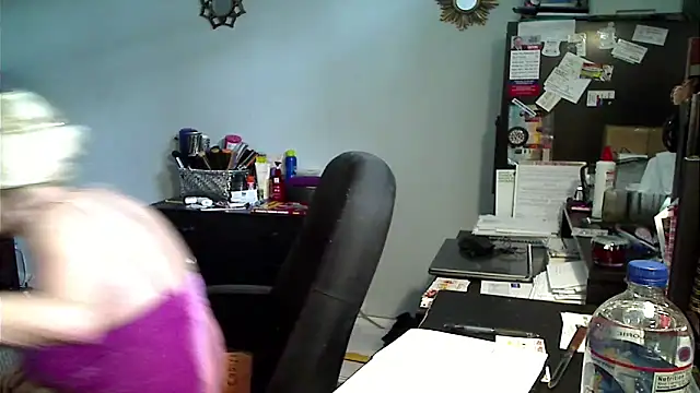 Snapshot of XTRAHORNYONE chatting on March 29, 5:14 pm XTRAHORNYONE online show from March 29, 5:14 pm