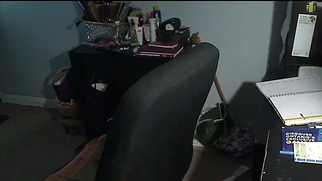 Snapshot of XTRAHORNYONE chatting on November 18, 5:00 am XTRAHORNYONE online show from November 18, 5:00 am