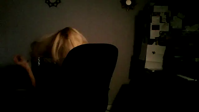 Snapshot of XTRAHORNYONE chatting on October 12, 12:56 am XTRAHORNYONE online show from October 12, 12:56 am