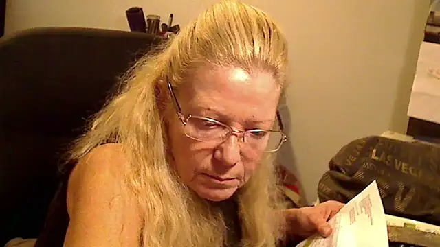 Snapshot of XTRAHORNYONE chatting on February 1, 2:47 am XTRAHORNYONE online show from February 1, 2:47 am