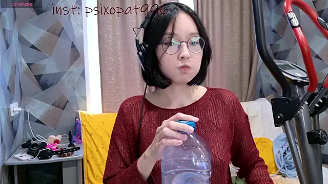 Snapshot of aliiiiiina chatting on October 15, 11:18 am aliiiiiina online show from October 15, 11:18 am