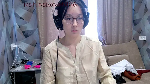 Snapshot of aliiiiiina chatting on September 16, 7:31 am aliiiiiina online show from September 16, 7:31 am