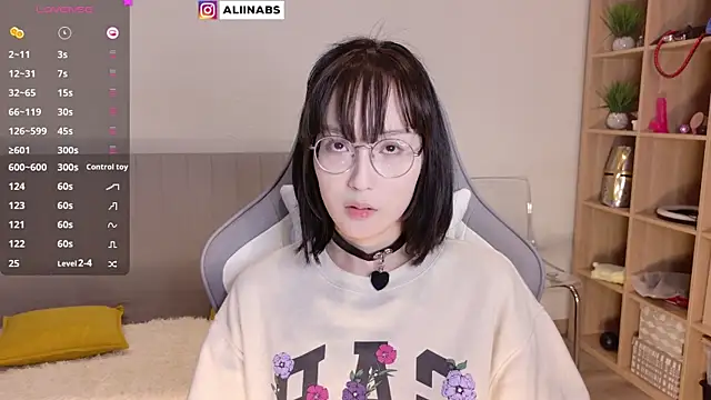 Snapshot of aliiiiiina chatting on February 6, 4:03 pm aliiiiiina online show from February 6, 4:03 pm