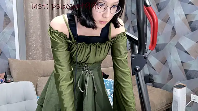 Snapshot of aliiiiiina chatting on October 26, 8:53 pm aliiiiiina online show from October 26, 8:53 pm