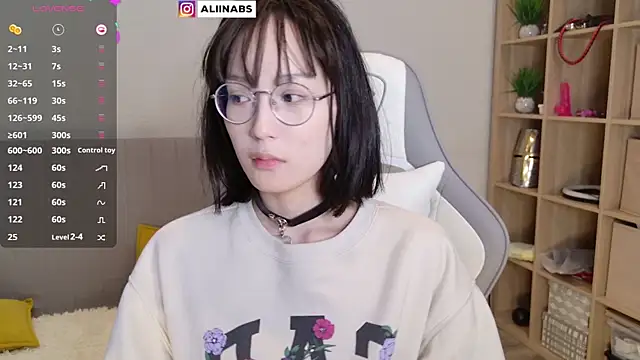Snapshot of aliiiiiina chatting on February 6, 7:07 pm aliiiiiina online show from February 6, 7:07 pm