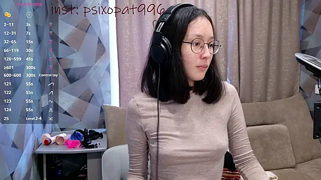 Snapshot of aliiiiiina chatting on September 21, 9:58 am aliiiiiina online show from September 21, 9:58 am