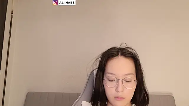 Snapshot of aliiiiiina chatting on February 1, 12:58 pm aliiiiiina online show from February 1, 12:58 pm