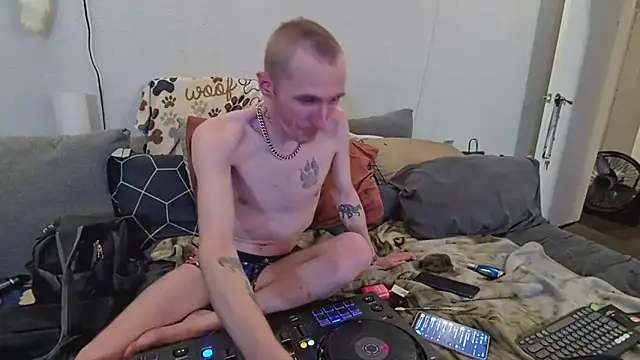 pyrowuff online show from November 23, 8:46 am