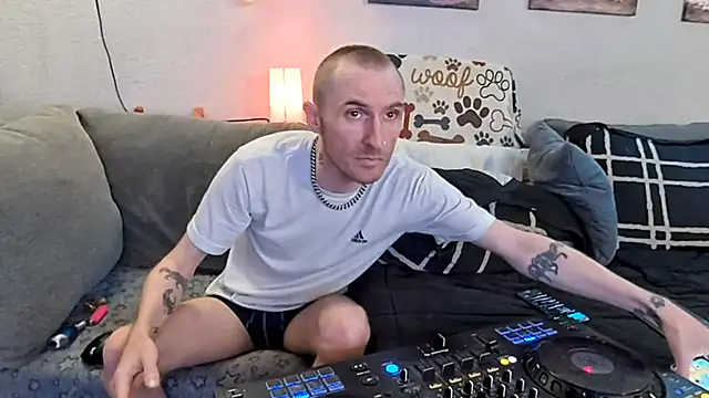 pyrowuff online show from February 12, 7:41 am