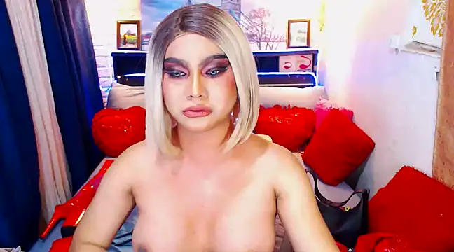 Snapshot of TsGoddessNhicolle chatting on February 10, 1:01 pm TsGoddessNhicolle online show from February 10, 1:01 pm