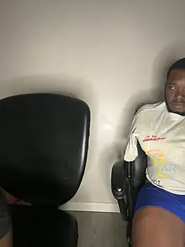 DancingLemonade online show from April 19, 3:07 am