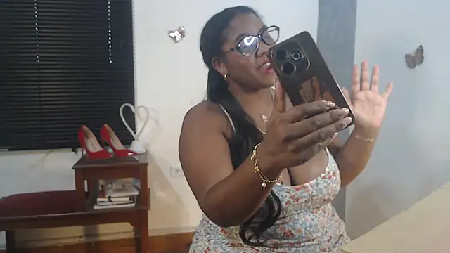 sharom smith1 online show from May 27, 10:39 pm