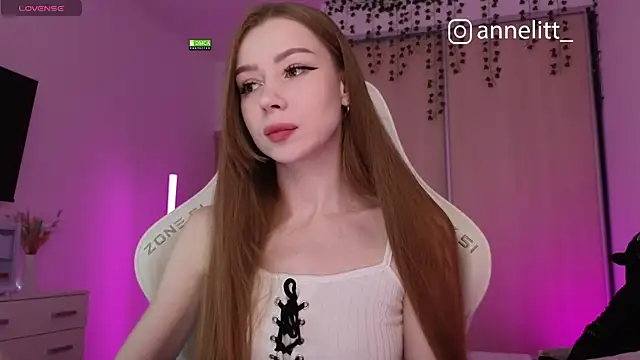 Snapshot of Annelitt chatting on February 16, 7:56 pm Annelitt online show from February 16, 7:56 pm
