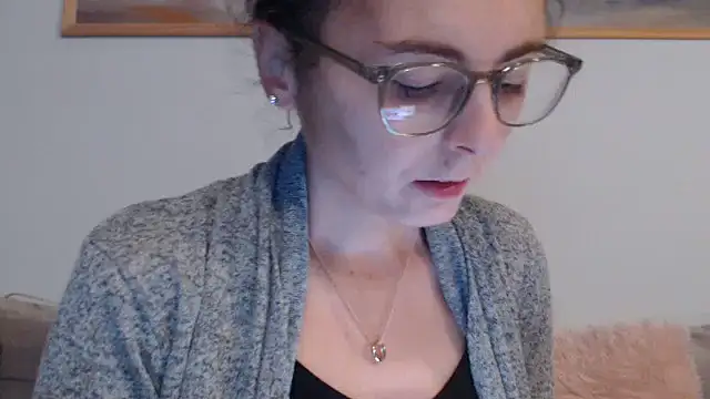 cleophee online show from December 15, 7:03 am