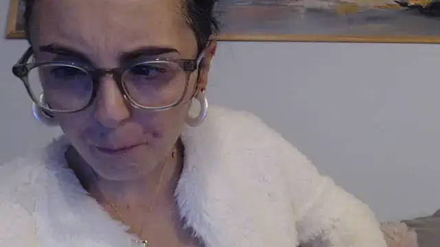 Snapshot of cleophee chatting on November 24, 6:57 am cleophee online show from November 24, 6:57 am