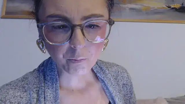 Snapshot of cleophee chatting on December 2, 7:21 am cleophee online show from December 2, 7:21 am