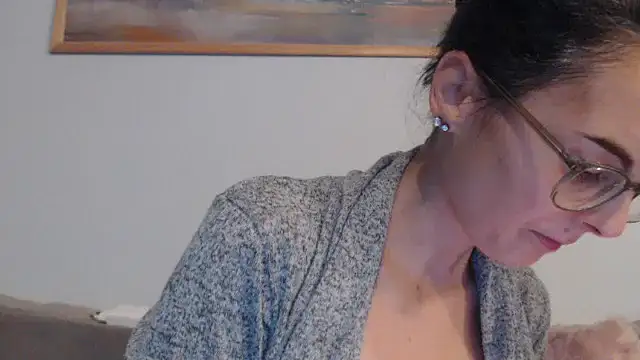 cleophee online show from December 5, 6:45 am