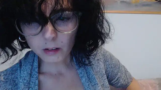 Snapshot of cleophee chatting on November 16, 7:57 am cleophee online show from November 16, 7:57 am