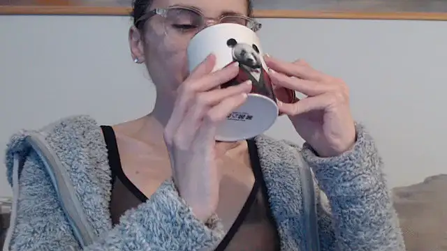 cleophee online show from April 3, 5:47 am