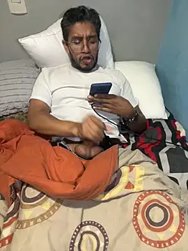 Snapshot of Darkdickhard chatting on November 4, 4:05 am Darkdickhard online show from November 4, 4:05 am