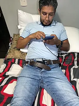 Snapshot of Darkdickhard chatting on November 3, 3:34 am Darkdickhard online show from November 3, 3:34 am