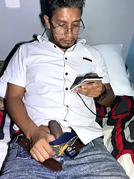 Snapshot of Darkdickhard chatting on October 21, 3:39 am Darkdickhard online show from October 21, 3:39 am