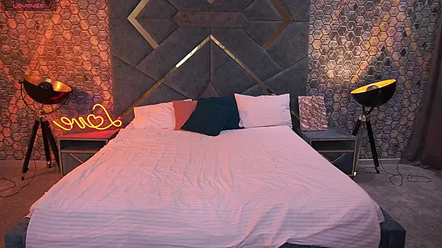 Snapshot of MadissonSoft chatting on November 6, 2:10 pm MadissonSoft online show from November 6, 2:10 pm