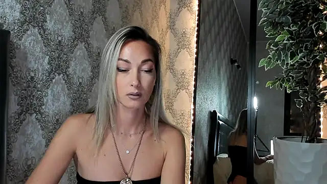 Snapshot of StarryHanna chatting on February 28, 6:41 pm StarryHanna online show from February 28, 6:41 pm
