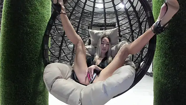 StarryHanna online show from October 21, 5:01 pm