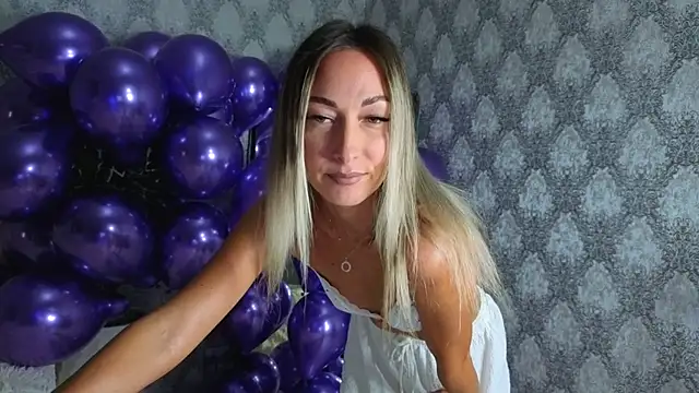Snapshot of StarryHanna chatting on October 2, 6:33 pm StarryHanna online show from October 2, 6:33 pm