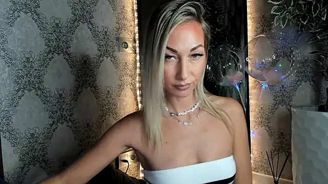 Snapshot of StarryHanna chatting on March 17, 10:40 pm StarryHanna online show from March 17, 10:40 pm