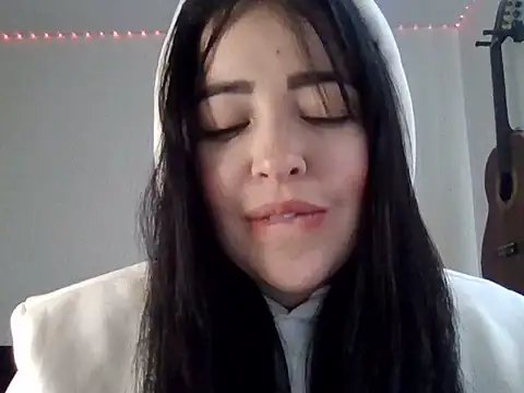 Aleska  Bell online show from July 9, 3:33 pm