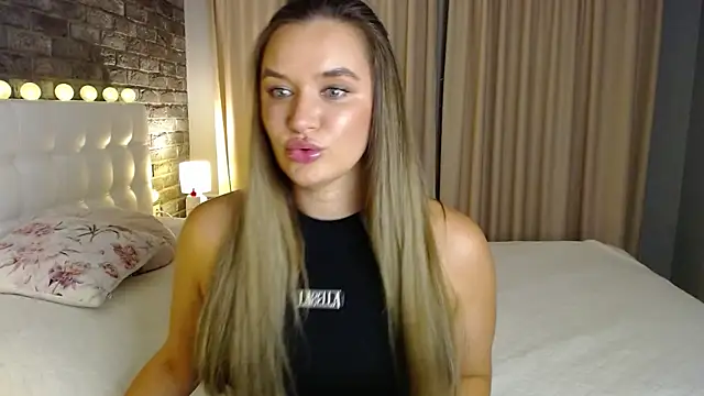 Snapshot of starrydoll chatting on October 23, 3:54 pm starrydoll online show from October 23, 3:54 pm