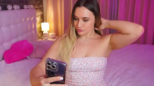 Snapshot of starrydoll chatting on March 16, 6:12 pm starrydoll online show from March 16, 6:12 pm