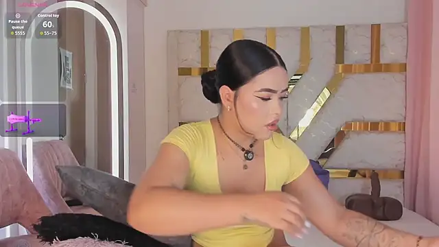 sophy champagne online show from July 15, 1:01 am