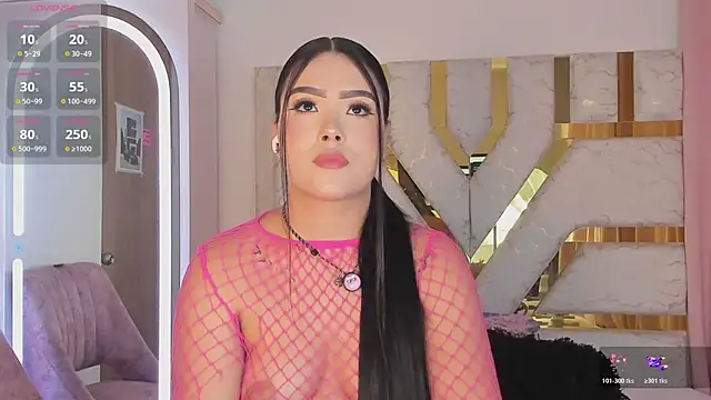 Snapshot of sophy_champagne chatting on May 23, 1:04 am sophy champagne online show from May 23, 1:04 am