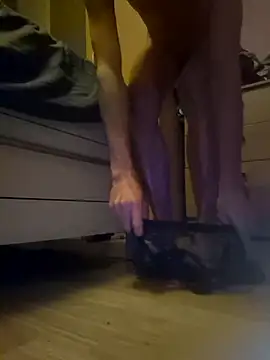 Snapshot of Hornynylonlad87 chatting on March 12, 1:33 am Hornynylonlad87 online show from March 12, 1:33 am