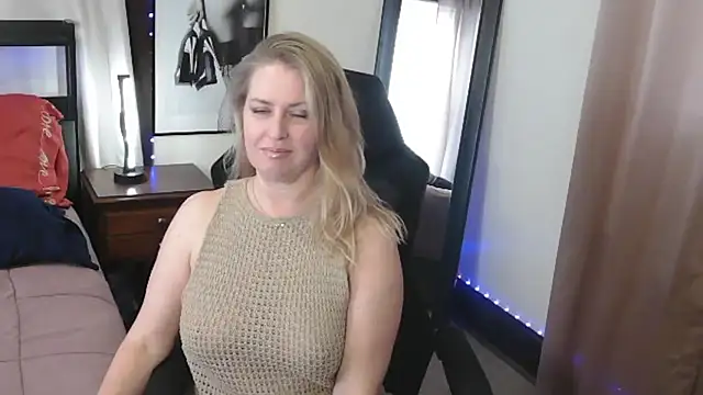 HollieBim online show from January 6, 4:55 pm