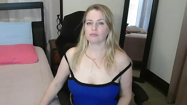 HollieBim online show from March 20, 2:40 pm