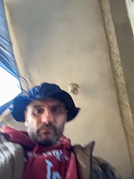 Georgi51906788 online show from December 17, 1:05 pm