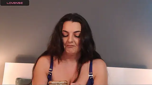 itsyourlady online show from April 14, 11:26 am