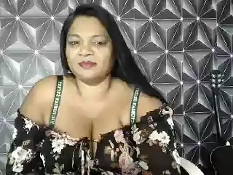 Snapshot of IndianDelia chatting on May 6, 6:06 am IndianDelia online show from May 6, 6:06 am