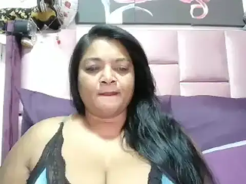 Snapshot of IndianDelia chatting on May 5, 4:04 am IndianDelia online show from May 5, 4:04 am