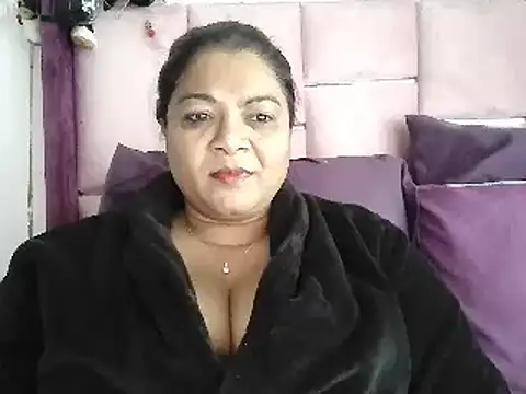Snapshot of IndianDelia chatting on May 13, 5:03 am IndianDelia online show from May 13, 5:03 am