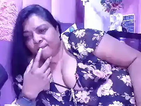 Snapshot of IndianDelia chatting on July 15, 6:04 pm IndianDelia online show from July 15, 6:04 pm