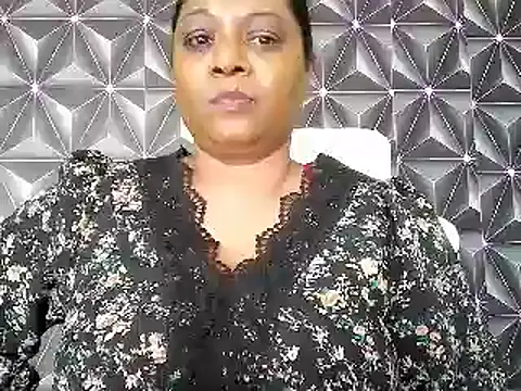 Snapshot of IndianDelia chatting on October 16, 8:00 am IndianDelia online show from October 16, 8:00 am