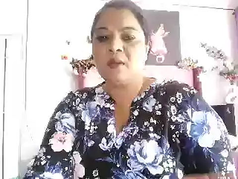 Snapshot of IndianDelia chatting on June 4, 8:08 am IndianDelia online show from June 4, 8:08 am