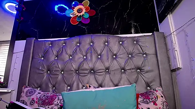 Snapshot of LAILAGUMMY chatting on March 12, 3:51 pm LAILAGUMMY online show from March 12, 3:51 pm