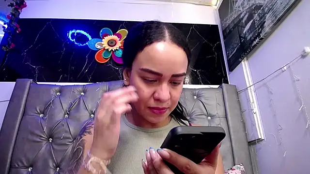 Snapshot of LAILAGUMMY chatting on February 19, 2:33 pm LAILAGUMMY online show from February 19, 2:33 pm